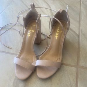 Lulu’s beige heels